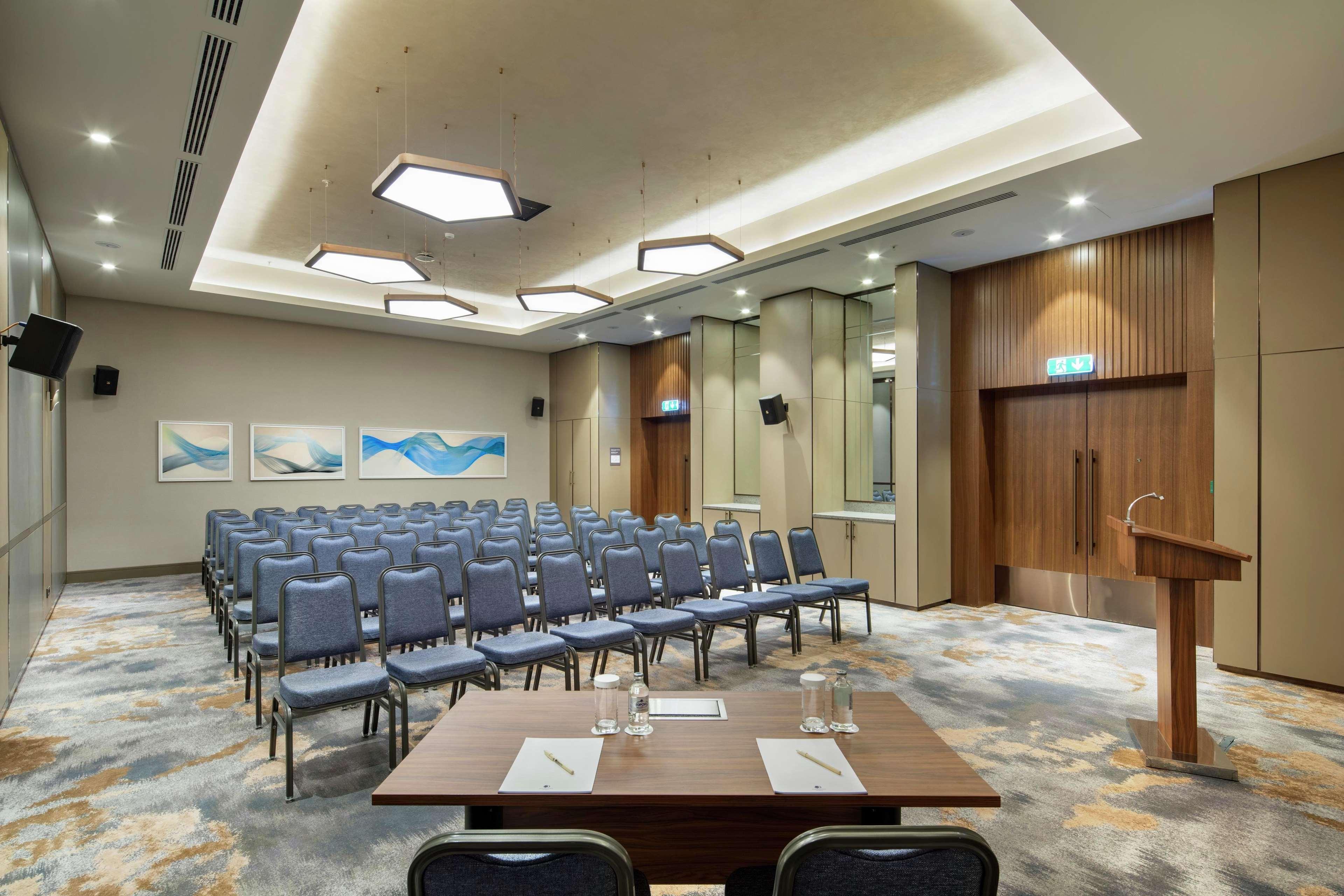 ดับเบิลทรี บาย ฮิลตัน สกอปเย Hotel สโกเปีย ภายนอก รูปภาพ Meeting room