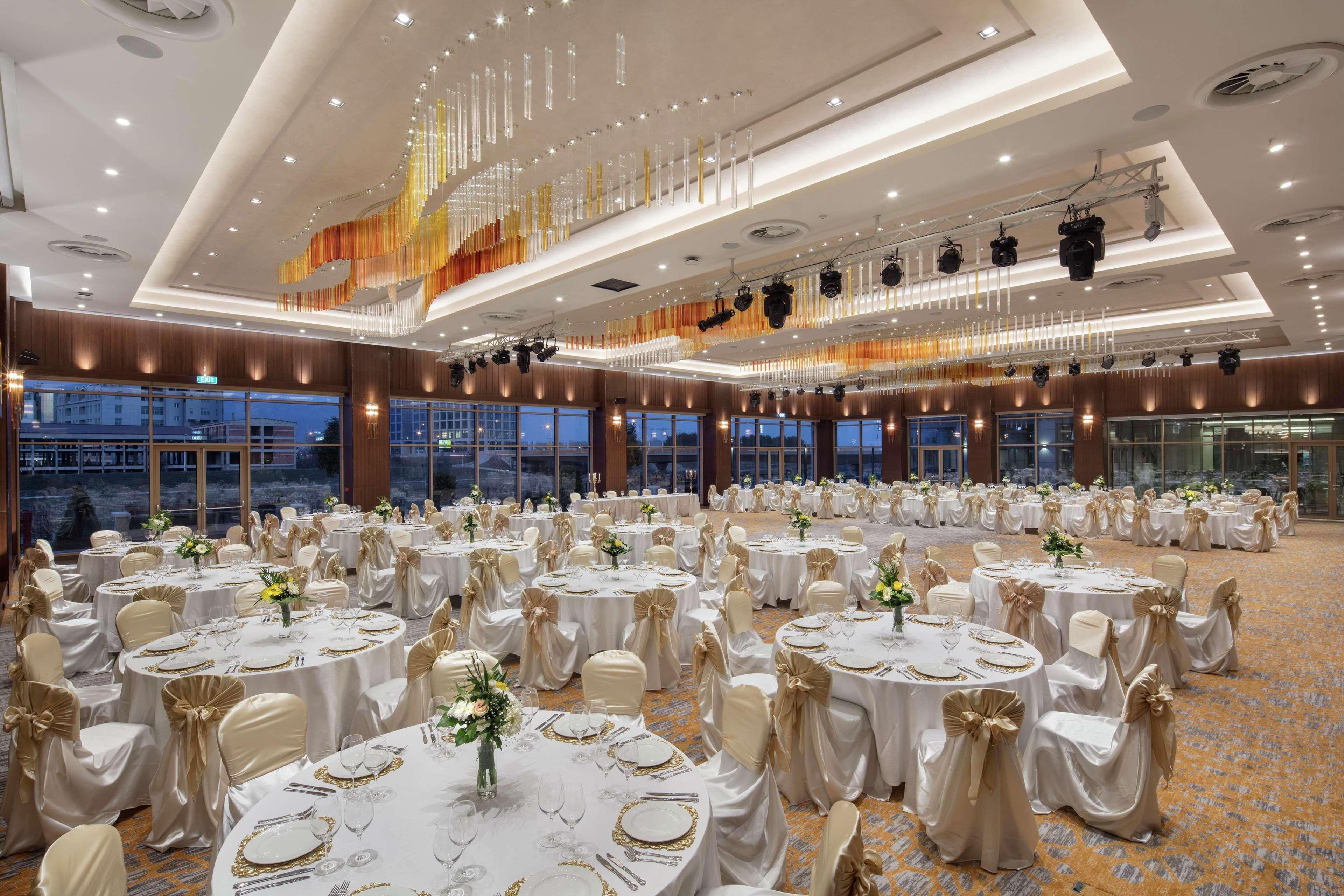 ดับเบิลทรี บาย ฮิลตัน สกอปเย Hotel สโกเปีย ภายนอก รูปภาพ The ballroom