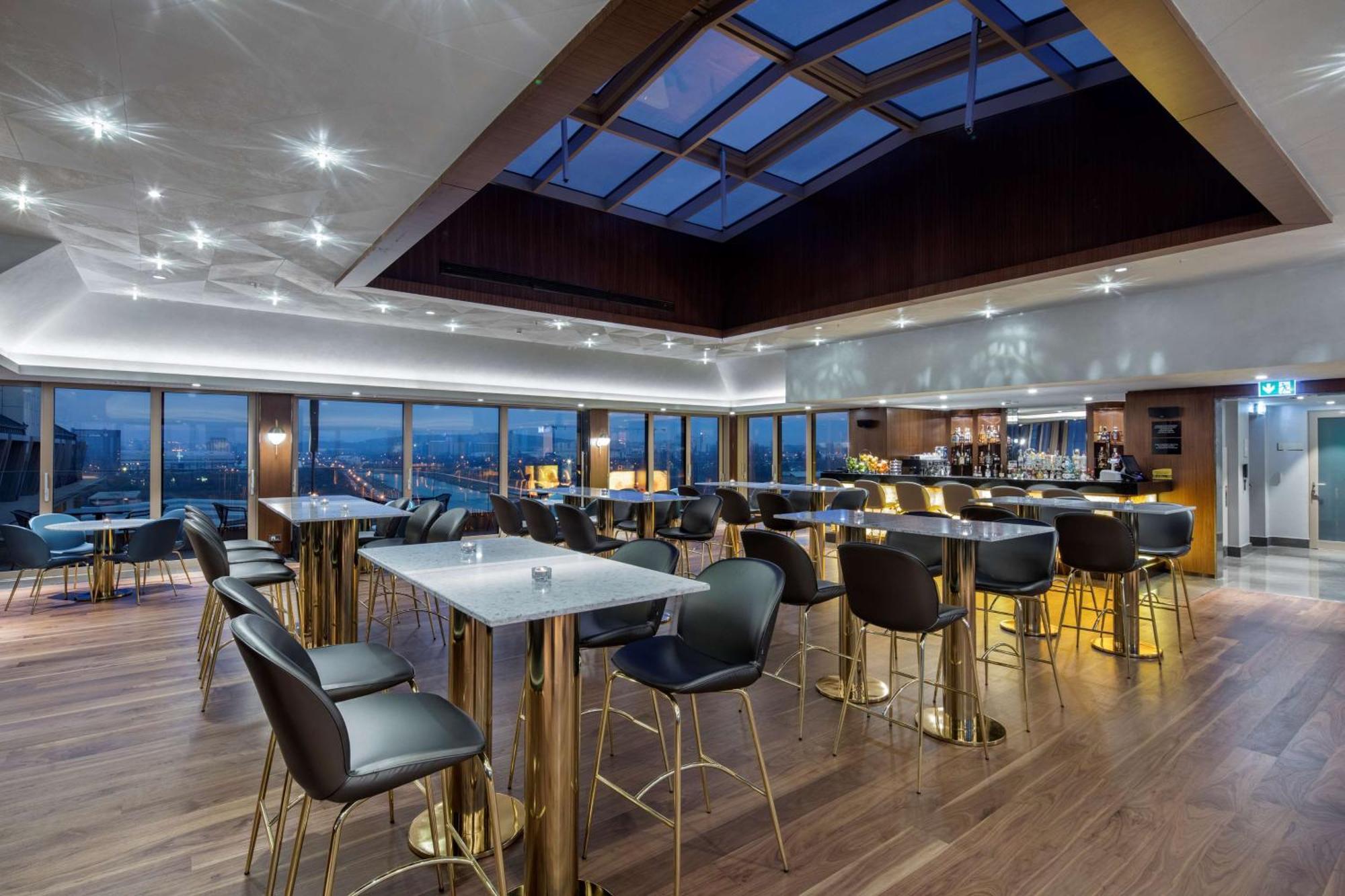 ดับเบิลทรี บาย ฮิลตัน สกอปเย Hotel สโกเปีย ภายนอก รูปภาพ The Club lounge at London Heathrow Airport