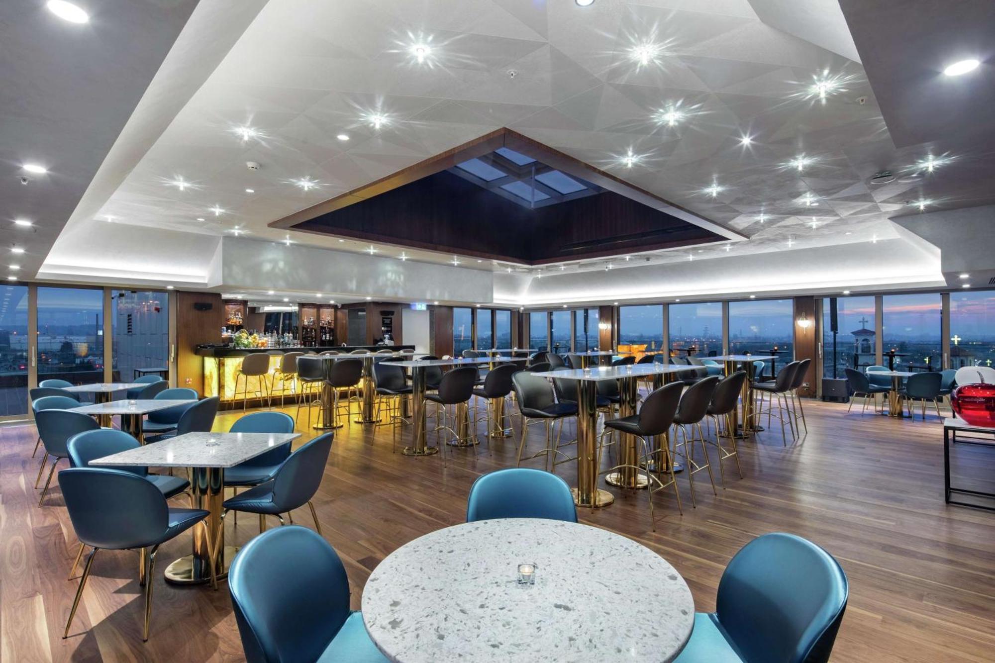 ดับเบิลทรี บาย ฮิลตัน สกอปเย Hotel สโกเปีย ภายนอก รูปภาพ The Club lounge at London Heathrow Airport